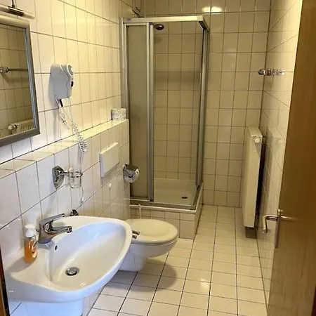 Gastehaus Bauer - Helles, Geraumiges Mit Super Zuganbindung *